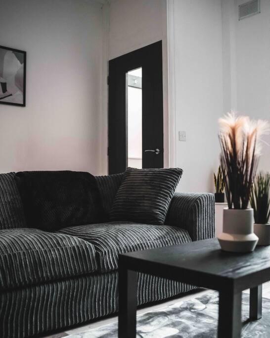 Comfortable Home In Bolton Farnworth 外观 照片