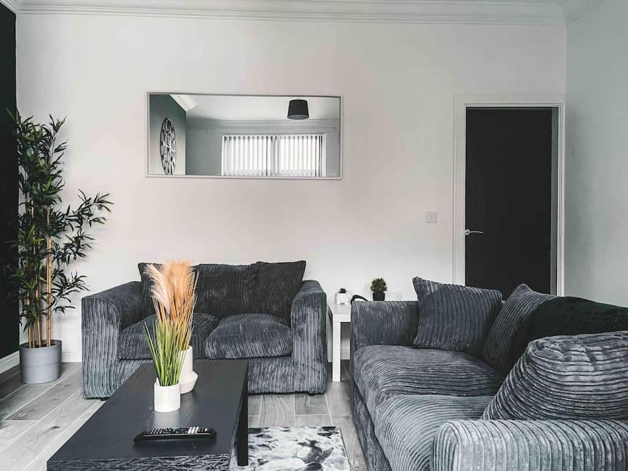 Comfortable Home In Bolton Farnworth 外观 照片